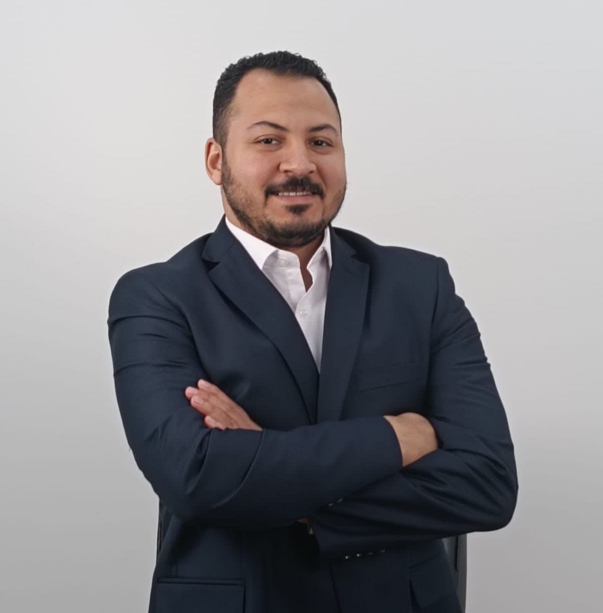 الأستاذ مصطفى سالم 